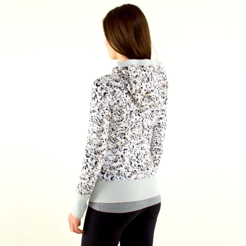 Lululemon Nice Asana Jacket Not So Petite Fleur Silver Spoon Grey size 6 - Picture 2 of 15